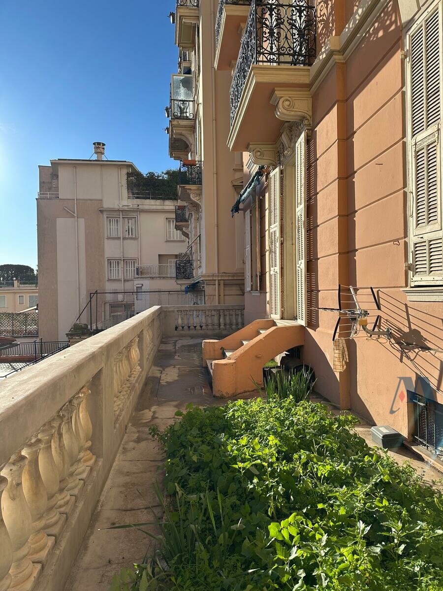 APPARTEMENT 3 PIECES - CONDAMINE - 3 / 8