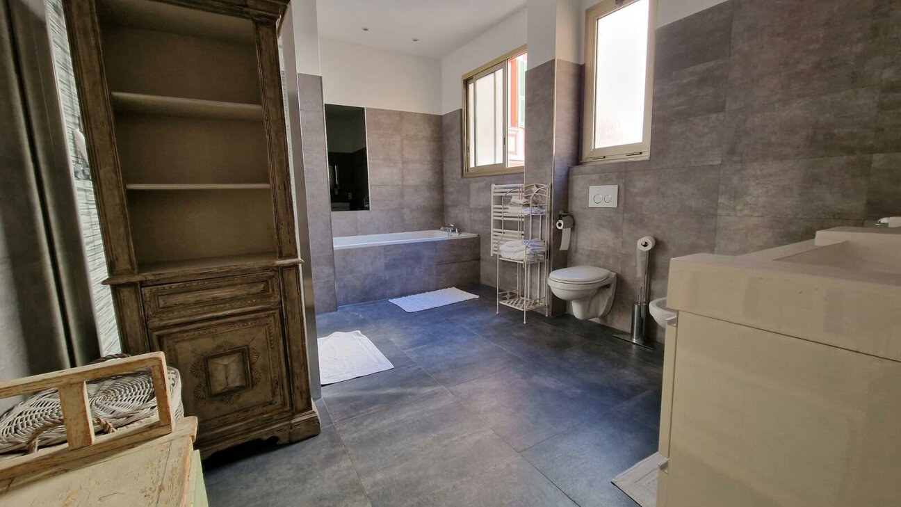 APPARTEMENT 4/5 PIECES - LA ROUSSE - ST ROMAN - 4 / 5