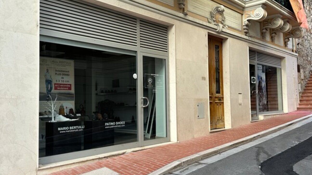 LOCAL COMMERCIAL ET BUREAUX SUR 3 NIVEAUX